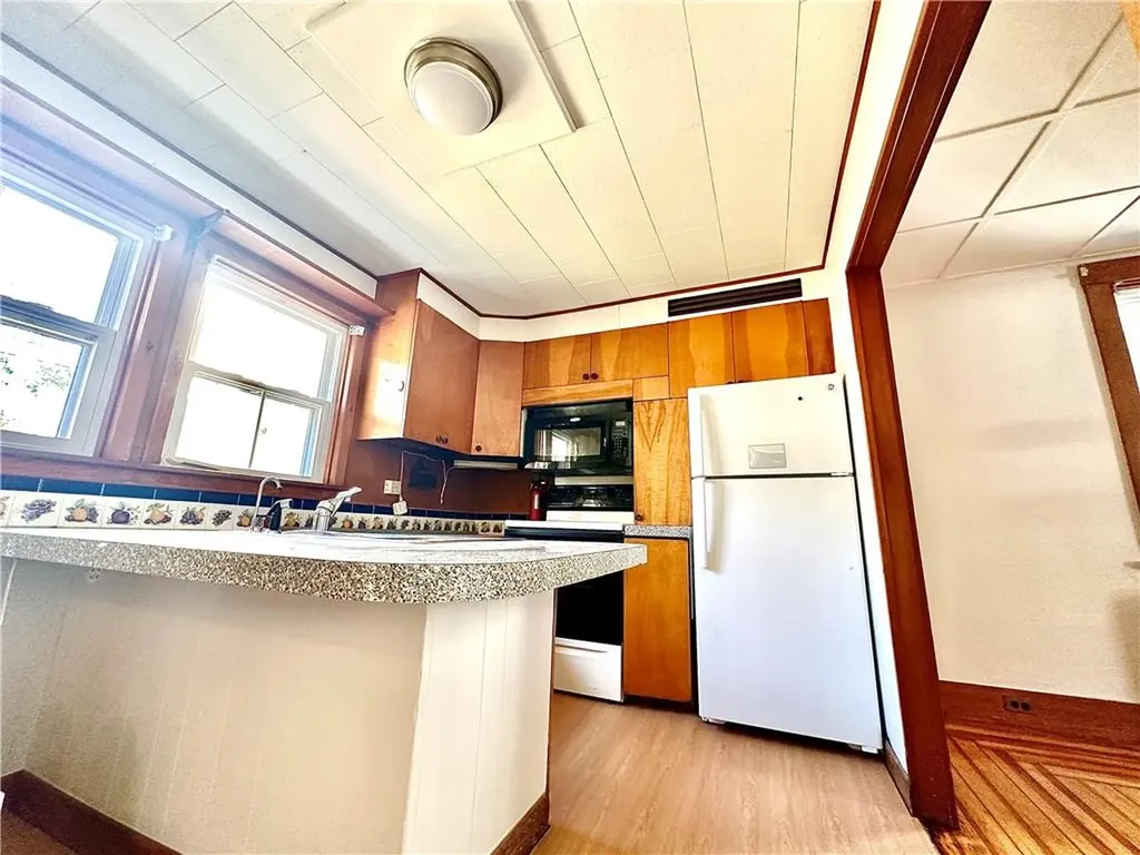 60 Dixon Street Newport RI 02840