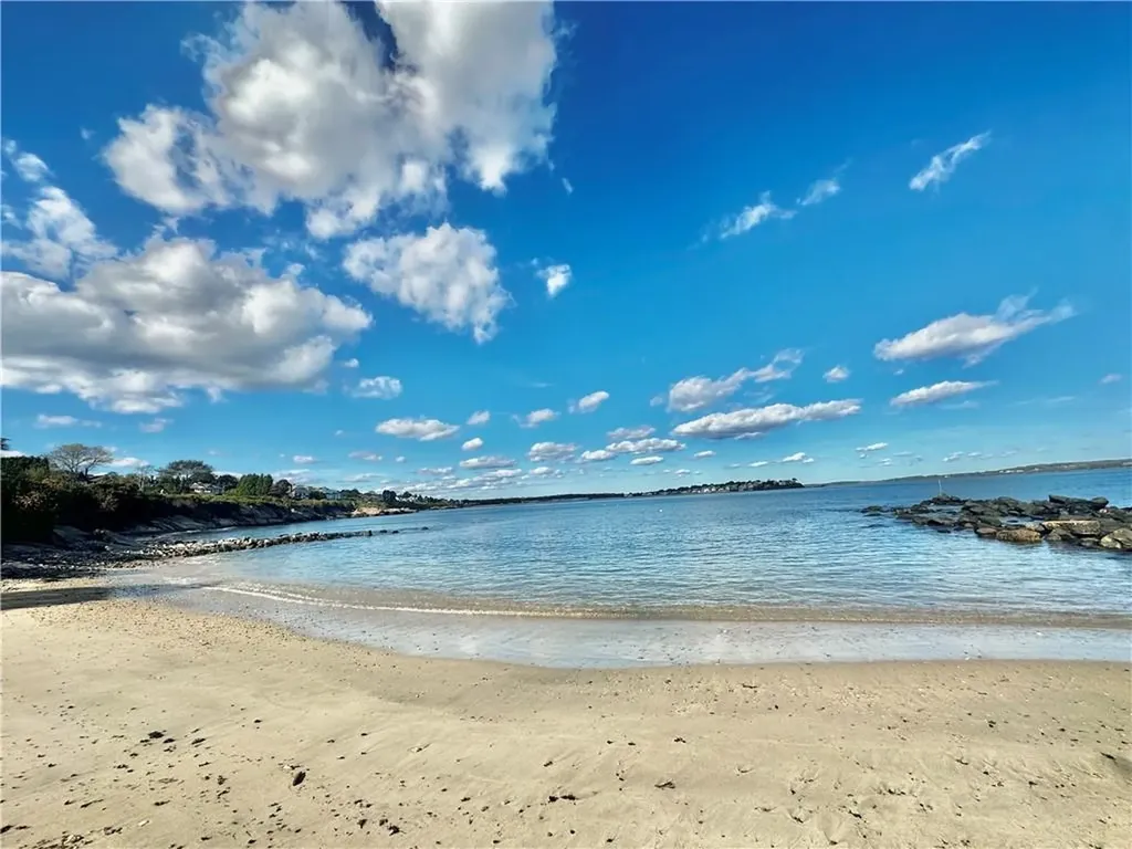 25 Anawan Drive Narragansett RI 02882