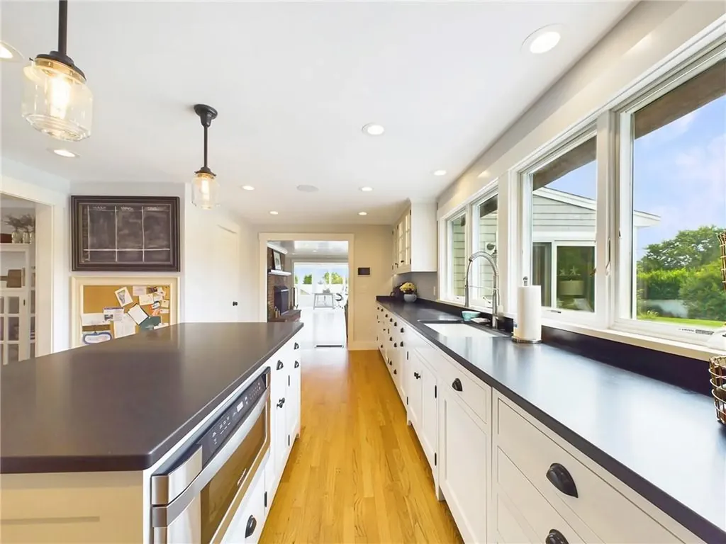 25 Anawan Drive Narragansett RI 02882