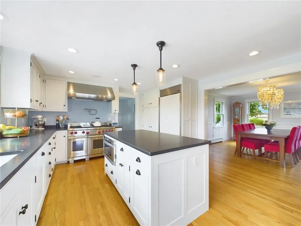 25 Anawan Drive Narragansett RI 02882