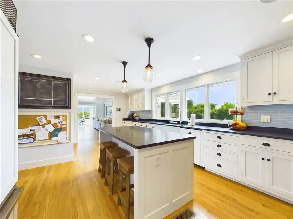 25 Anawan Drive Narragansett RI 02882