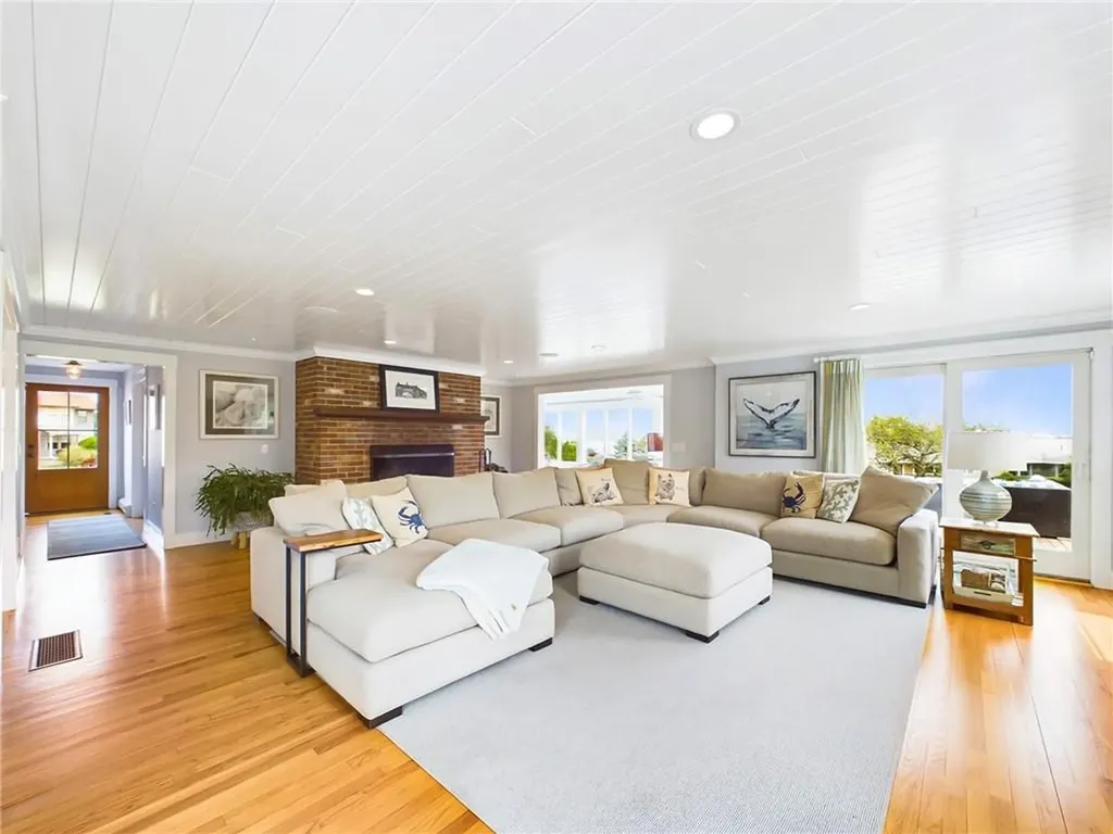 25 Anawan Drive Narragansett RI 02882