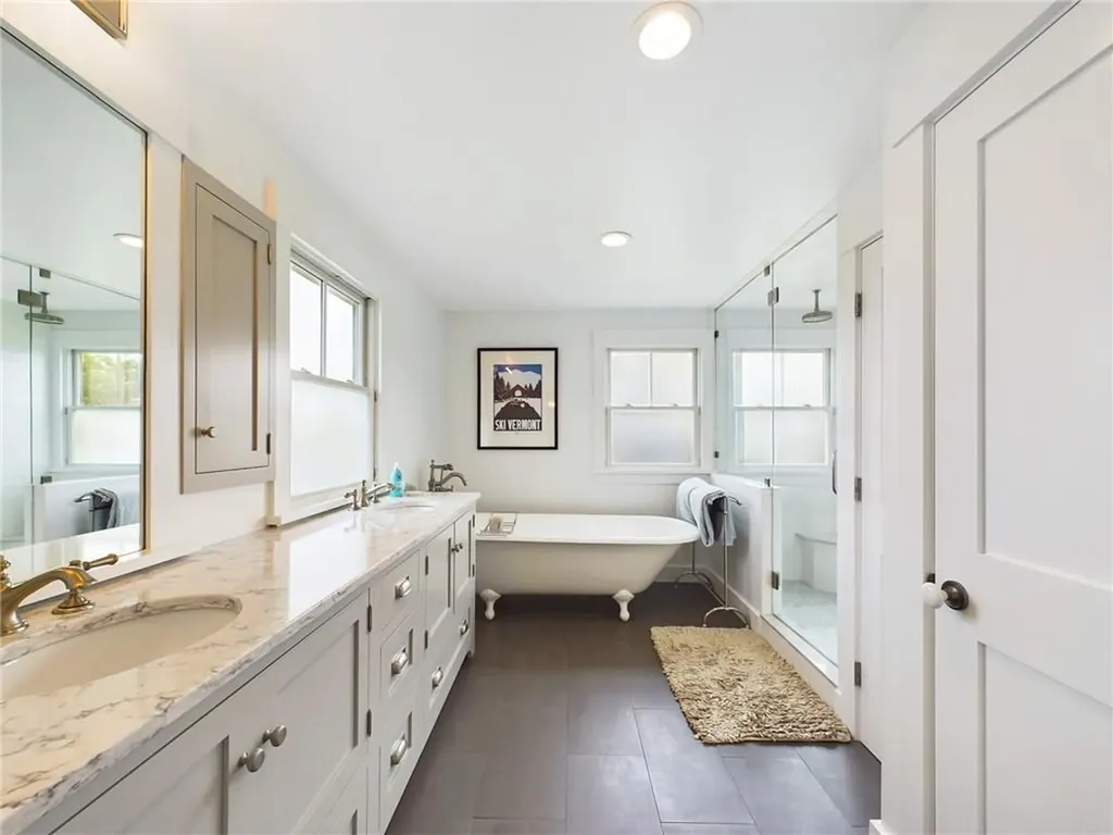 25 Anawan Drive Narragansett RI 02882