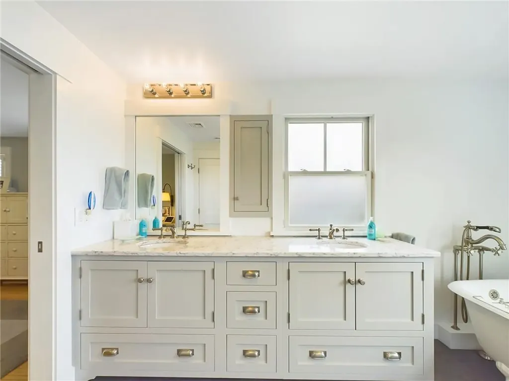 25 Anawan Drive Narragansett RI 02882