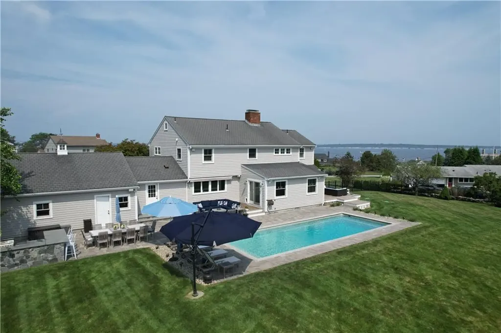 25 Anawan Drive Narragansett RI 02882