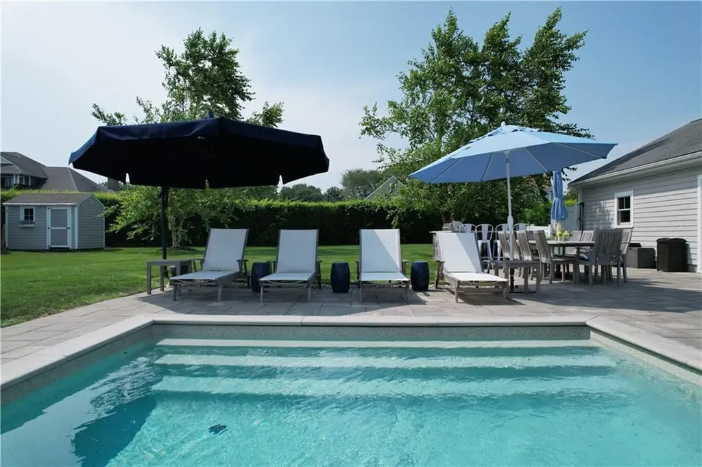 25 Anawan Drive Narragansett RI 02882