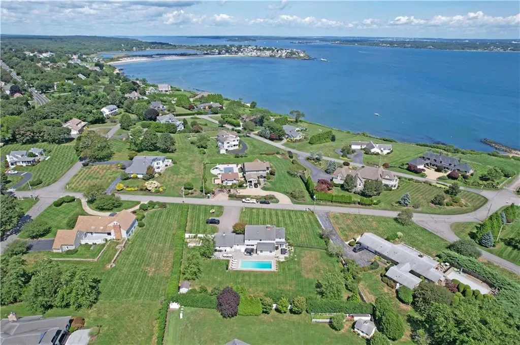 25 Anawan Drive Narragansett RI 02882