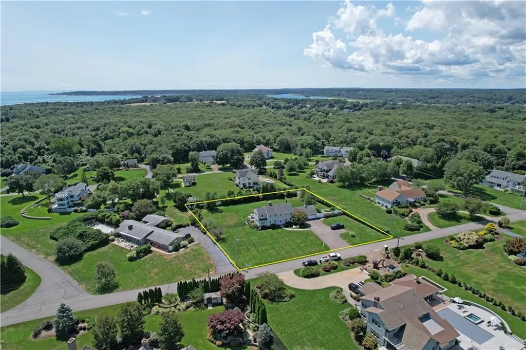 25 Anawan Drive Narragansett RI 02882