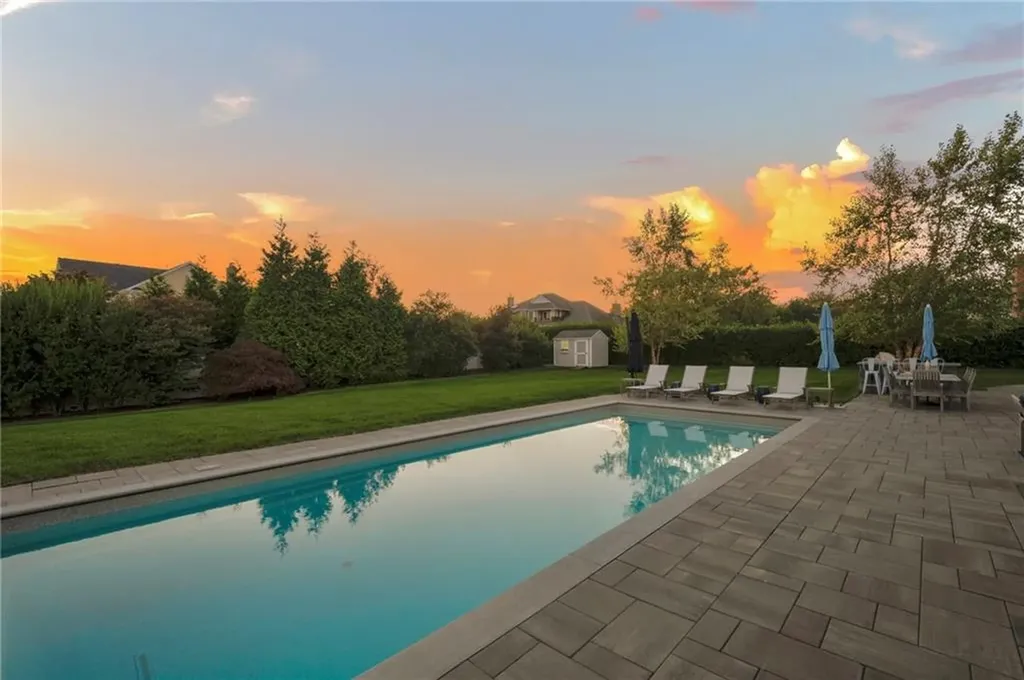 25 Anawan Drive Narragansett RI 02882