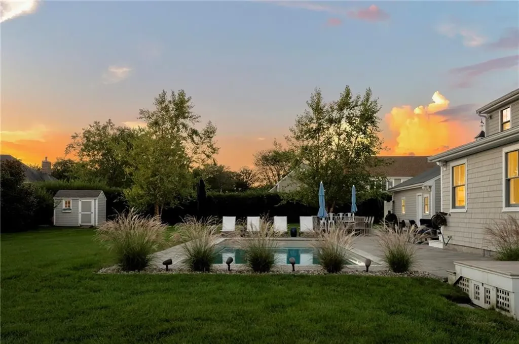 25 Anawan Drive Narragansett RI 02882