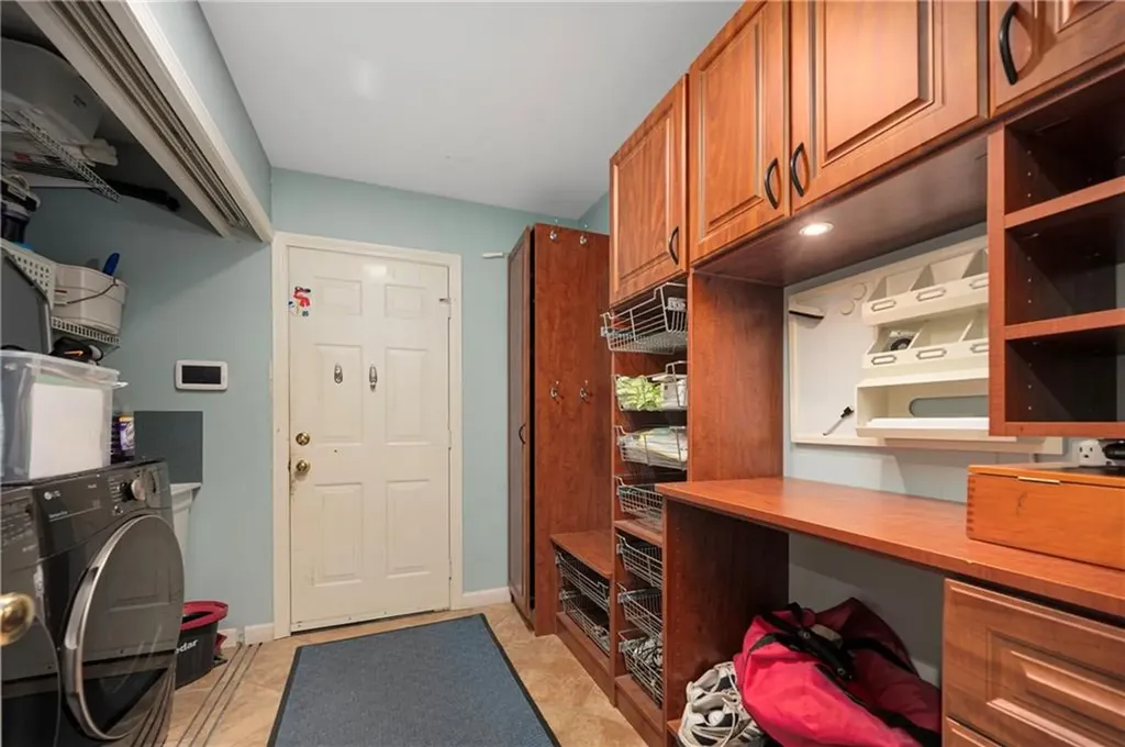86 Washington Road Barrington RI 02806