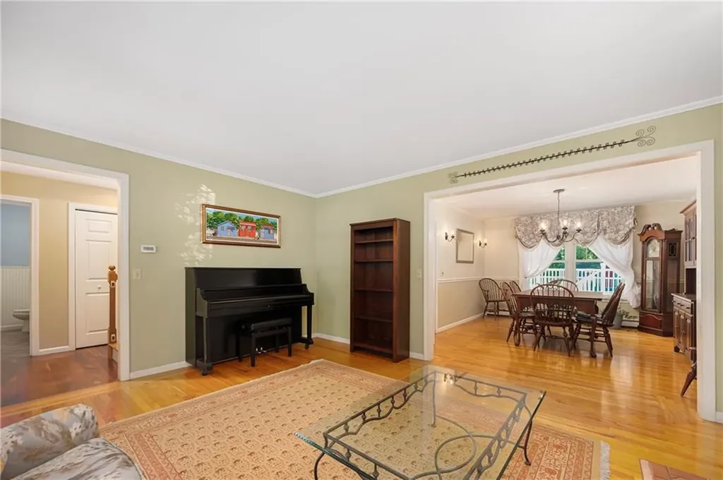 86 Washington Road Barrington RI 02806