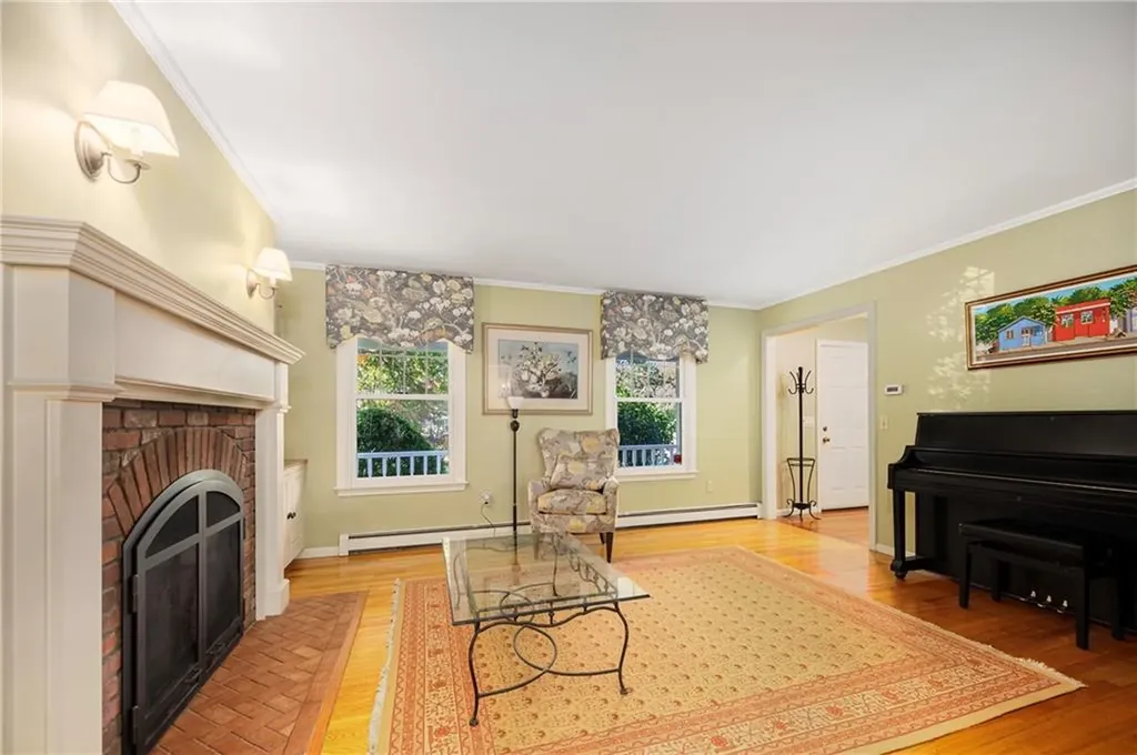 86 Washington Road Barrington RI 02806