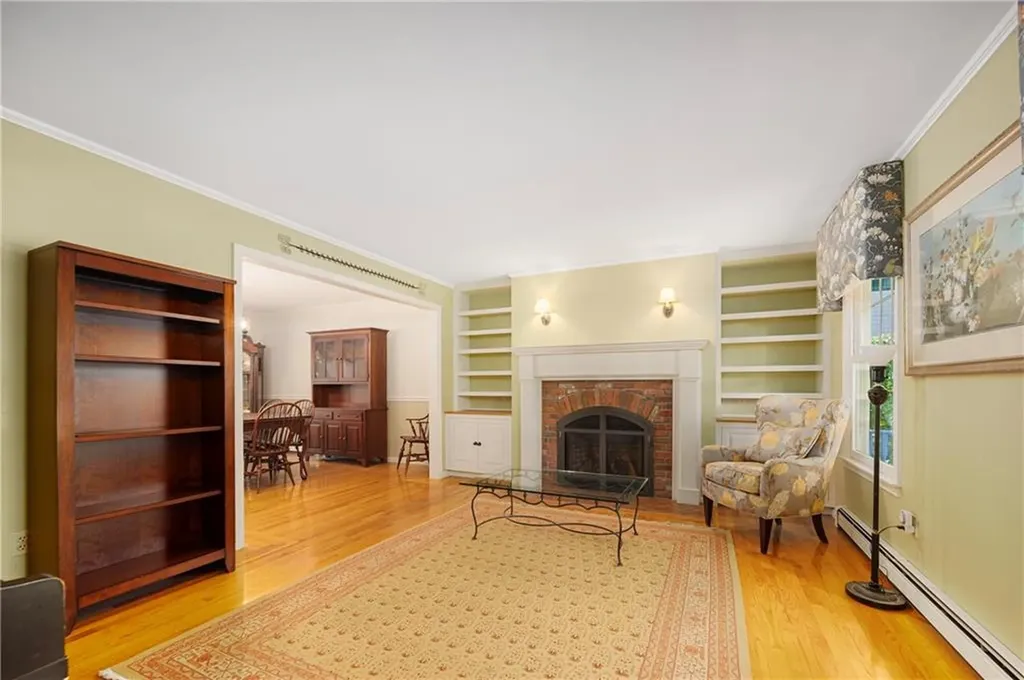 86 Washington Road Barrington RI 02806