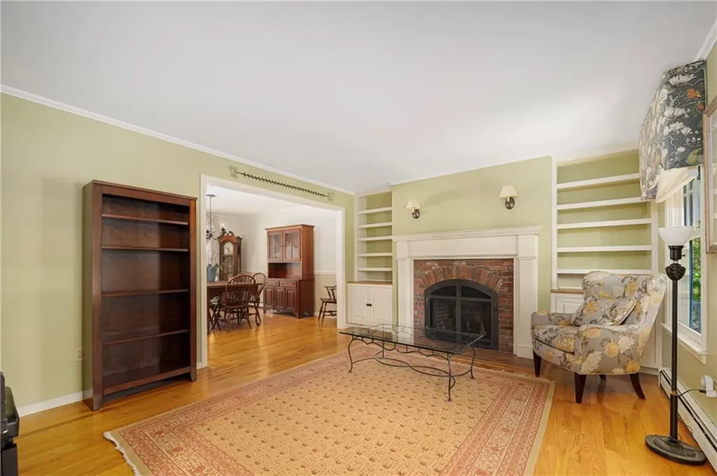 86 Washington Road Barrington RI 02806