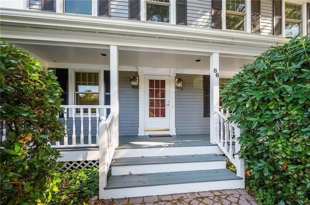 86 Washington Road Barrington RI 02806
