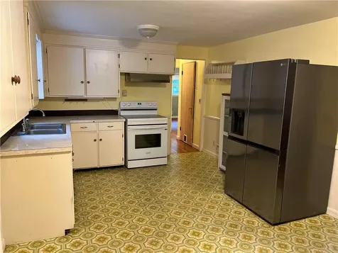 5 Robin Hood Drive East Providence RI 02915