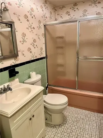 5 Robin Hood Drive East Providence RI 02915