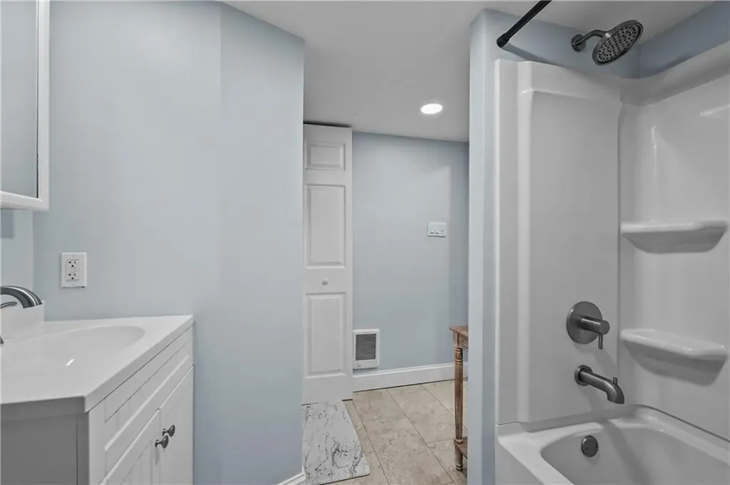 52 East Shore Drive Exeter RI 02822