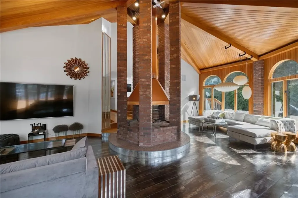 1605 Hill Farm Road Coventry RI 02816