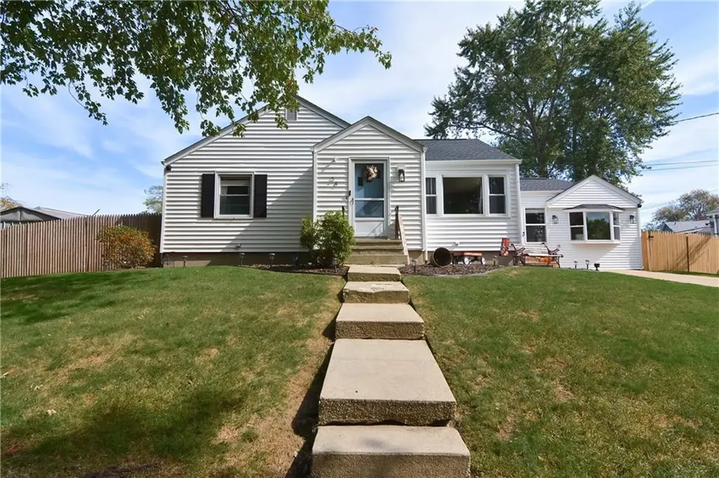 34 Spring Green Road Warwick RI 02888