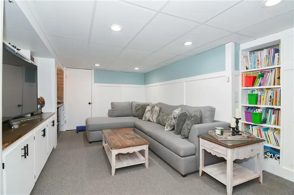 34 Spring Green Road Warwick RI 02888