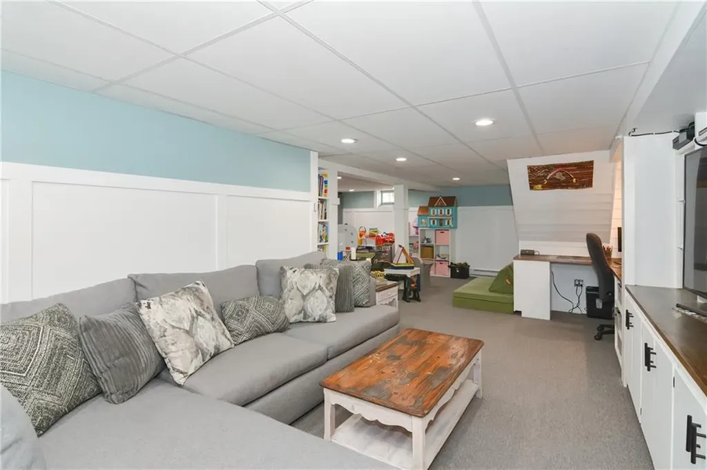 34 Spring Green Road Warwick RI 02888