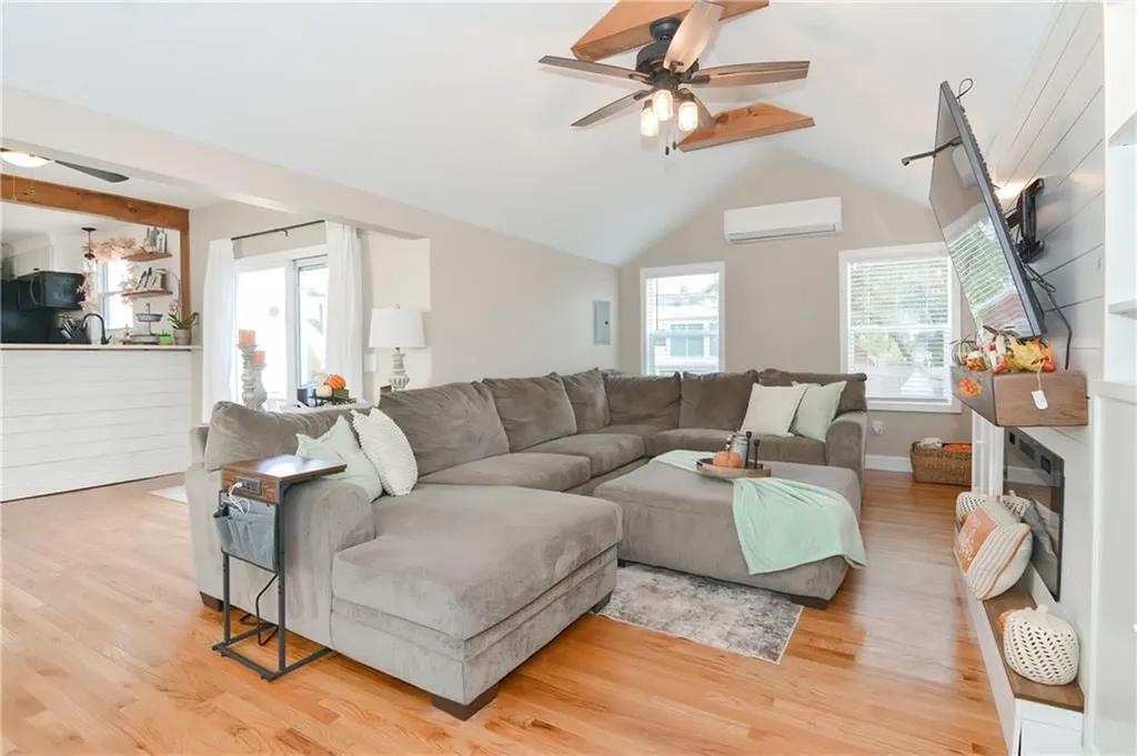 34 Spring Green Road Warwick RI 02888