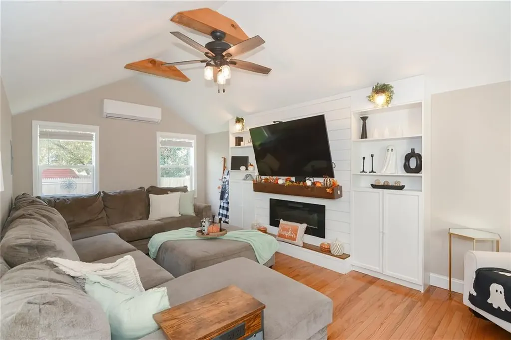 34 Spring Green Road Warwick RI 02888