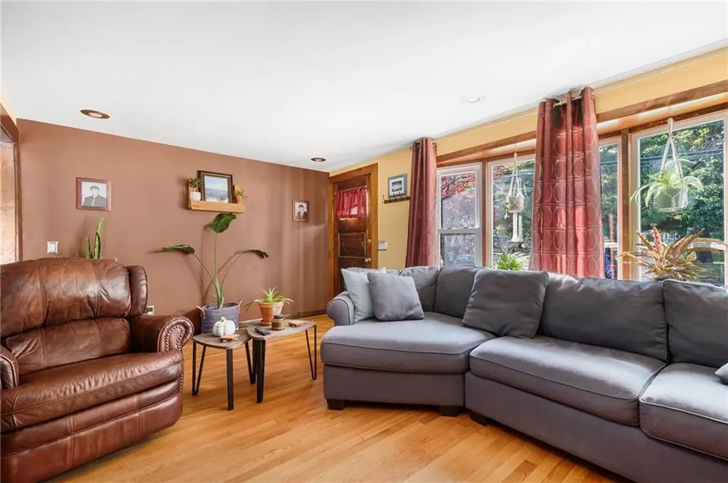 416 Budlong Road Cranston RI 02920