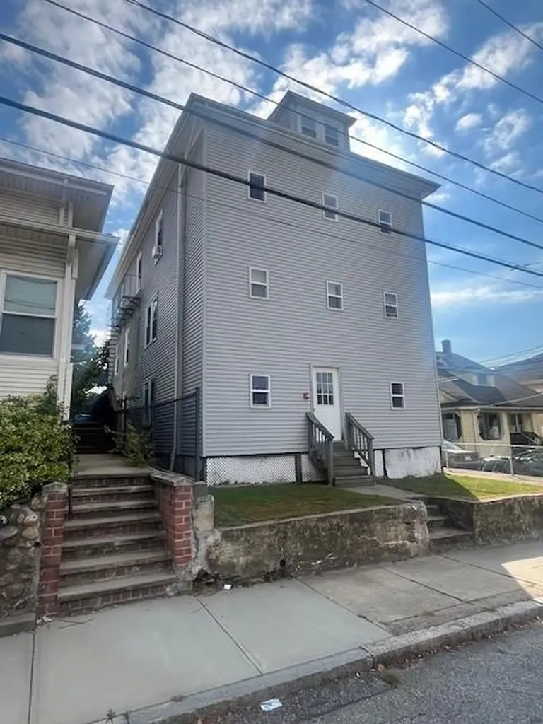 75 Winthrop Street Woonsocket RI 02895