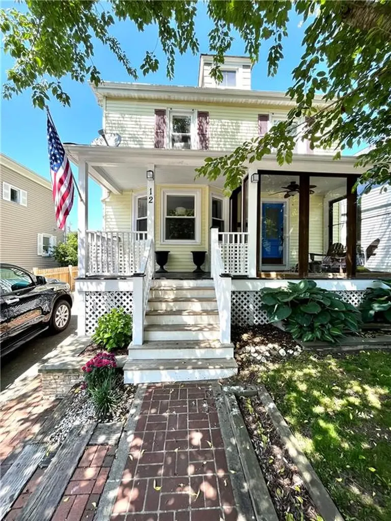 12 Bedlow Avenue Newport RI 02840