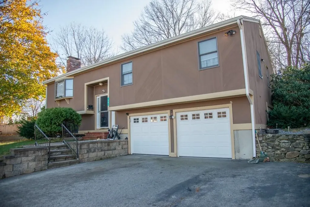 78 Bertenshaw Road Woonsocket RI 02895