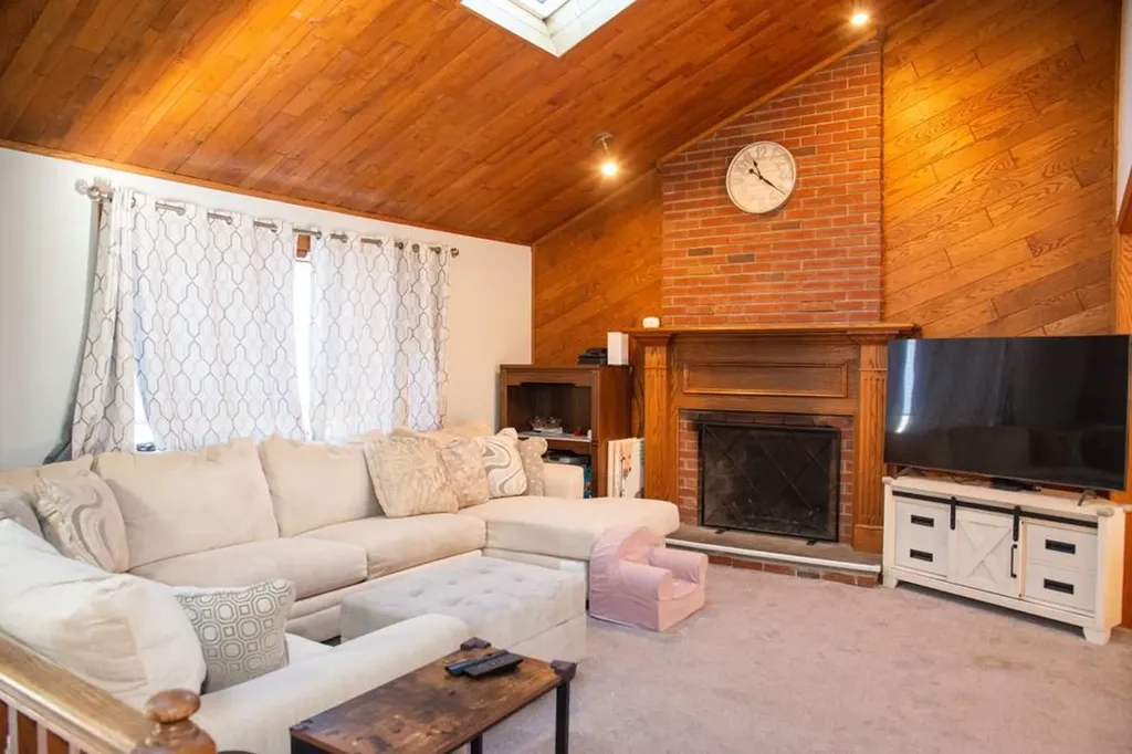 78 Bertenshaw Road Woonsocket RI 02895