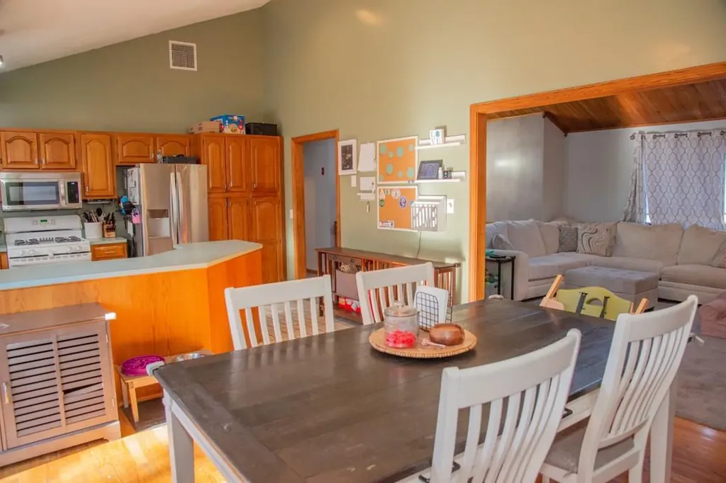 78 Bertenshaw Road Woonsocket RI 02895