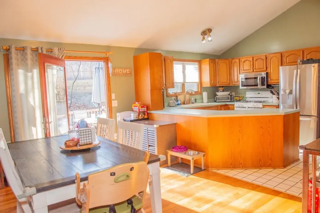 78 Bertenshaw Road Woonsocket RI 02895