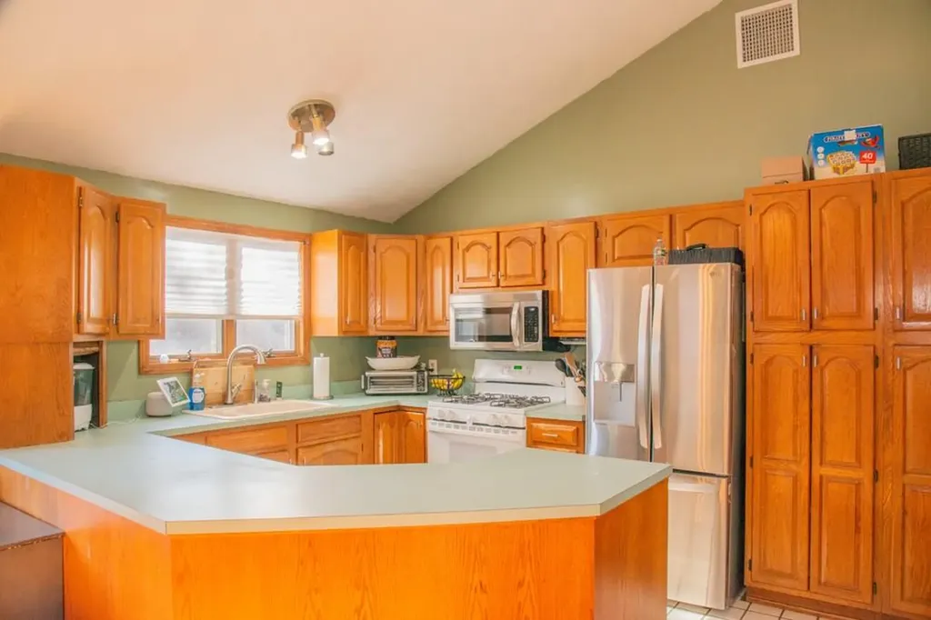 78 Bertenshaw Road Woonsocket RI 02895
