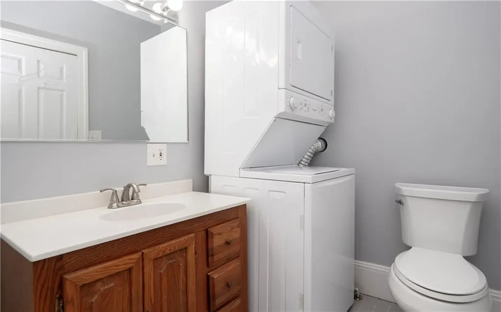 386 Green End Avenue Middletown RI 02842