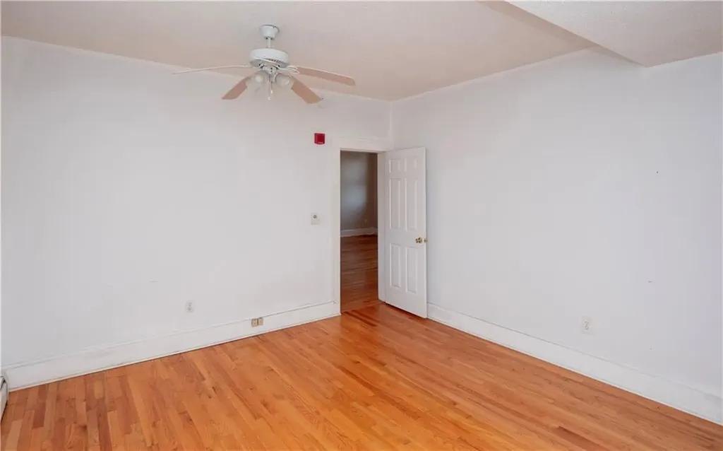 386 Green End Avenue Middletown RI 02842