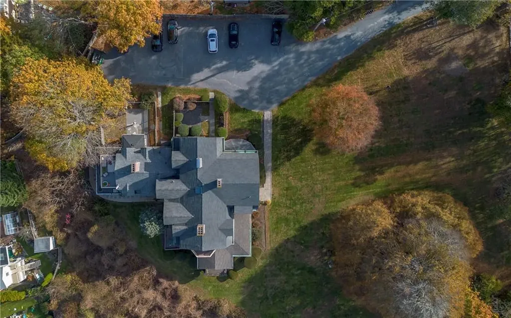 386 Green End Avenue Middletown RI 02842