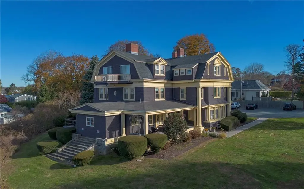 386 Green End Avenue Middletown RI 02842