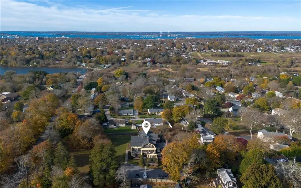 386 Green End Avenue Middletown RI 02842