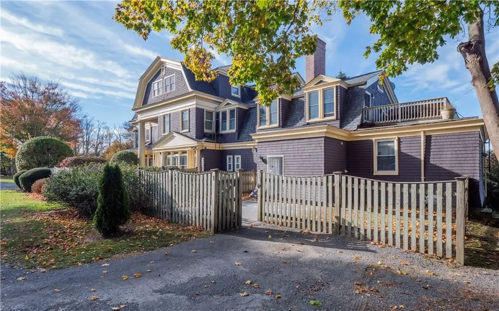 386 Green End Avenue Middletown RI 02842