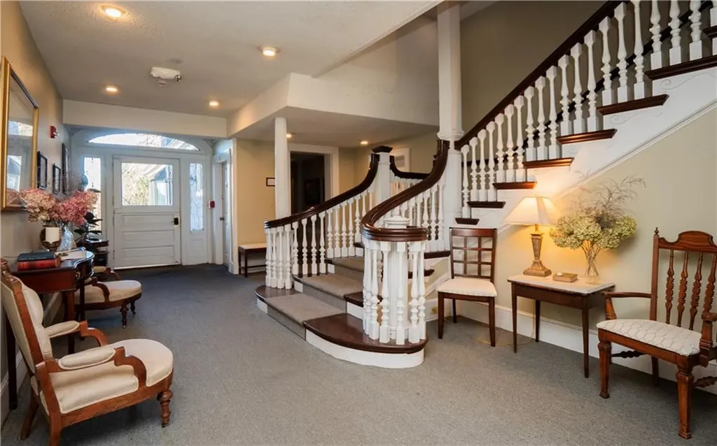386 Green End Avenue Middletown RI 02842