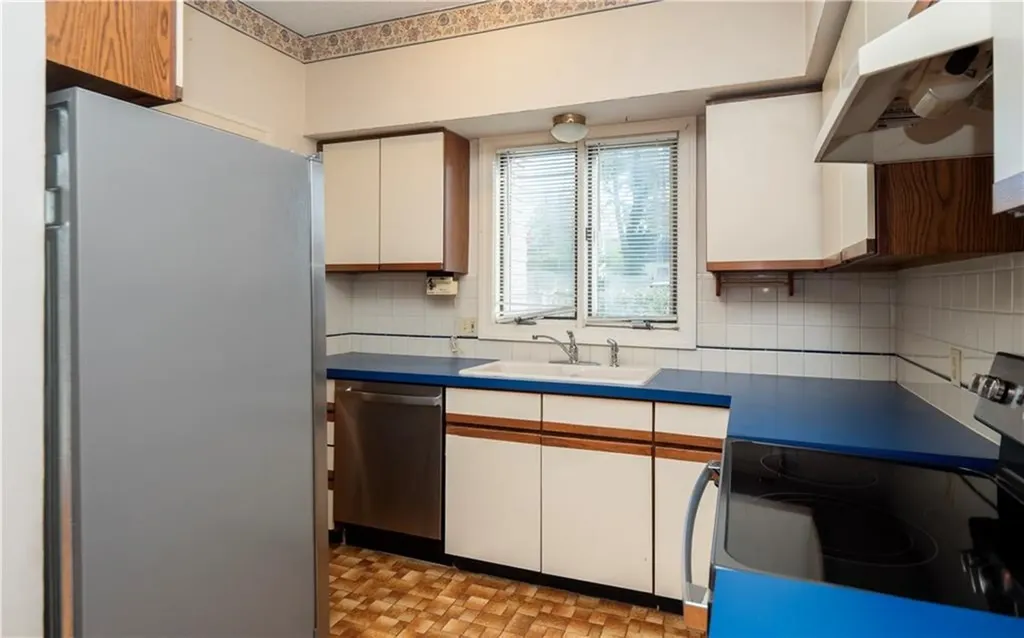 386 Green End Avenue Middletown RI 02842