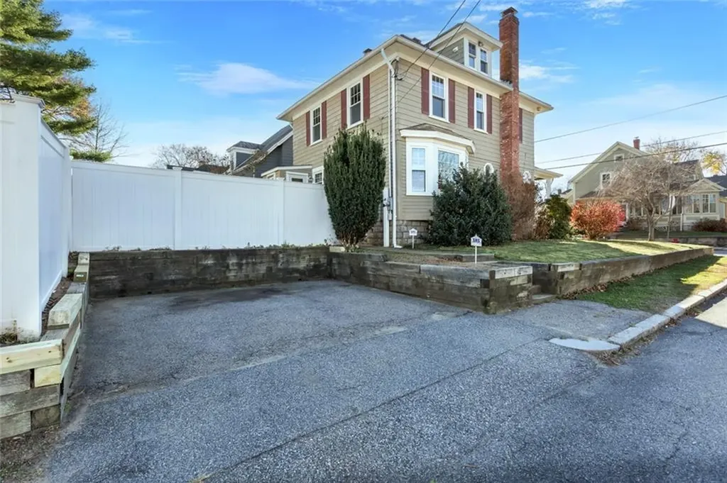 53 Andrews Street Woonsocket RI 02895