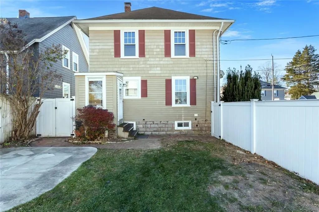 53 Andrews Street Woonsocket RI 02895