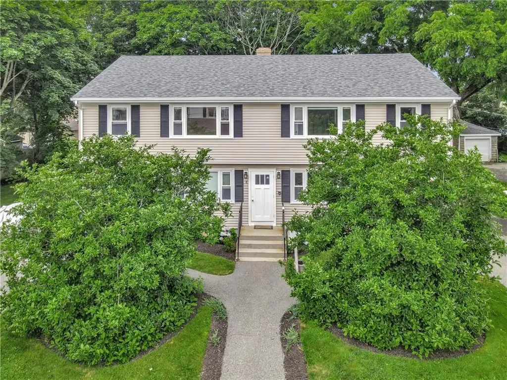 8 Caswell Avenue Newport RI 02840