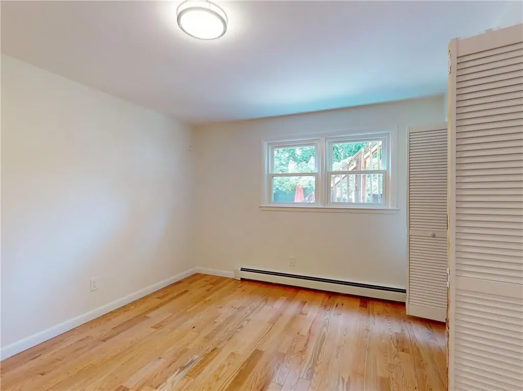 8 Caswell Avenue Newport RI 02840