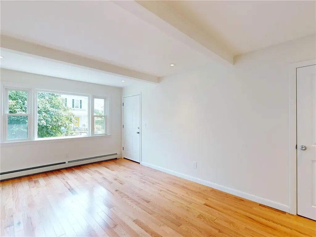 8 Caswell Avenue Newport RI 02840